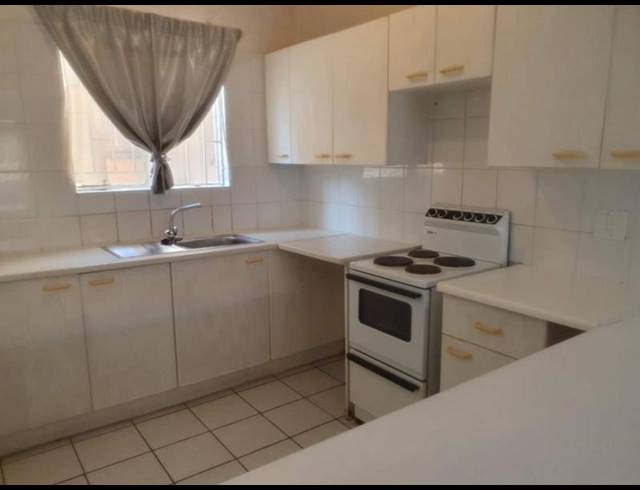 2 BEDROOM TOWNHOUSE FOR SALE IN MULBARTON